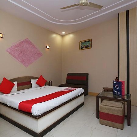 Sheel Gopal Vision Hotel Mathura Eksteriør billede