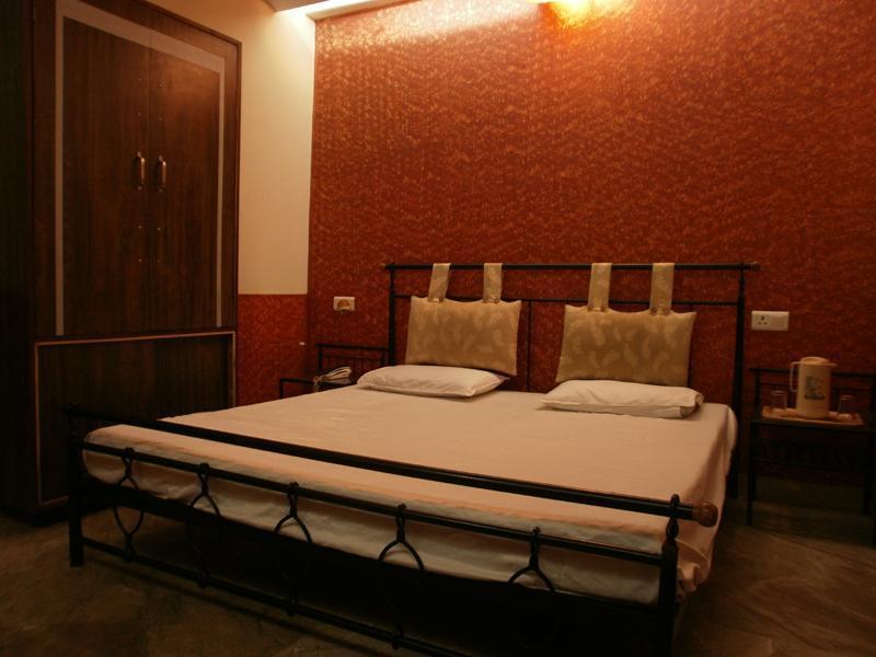 Sheel Gopal Vision Hotel Mathura Eksteriør billede