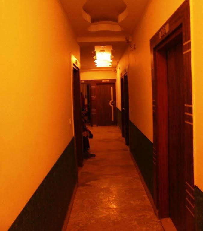 Sheel Gopal Vision Hotel Mathura Eksteriør billede