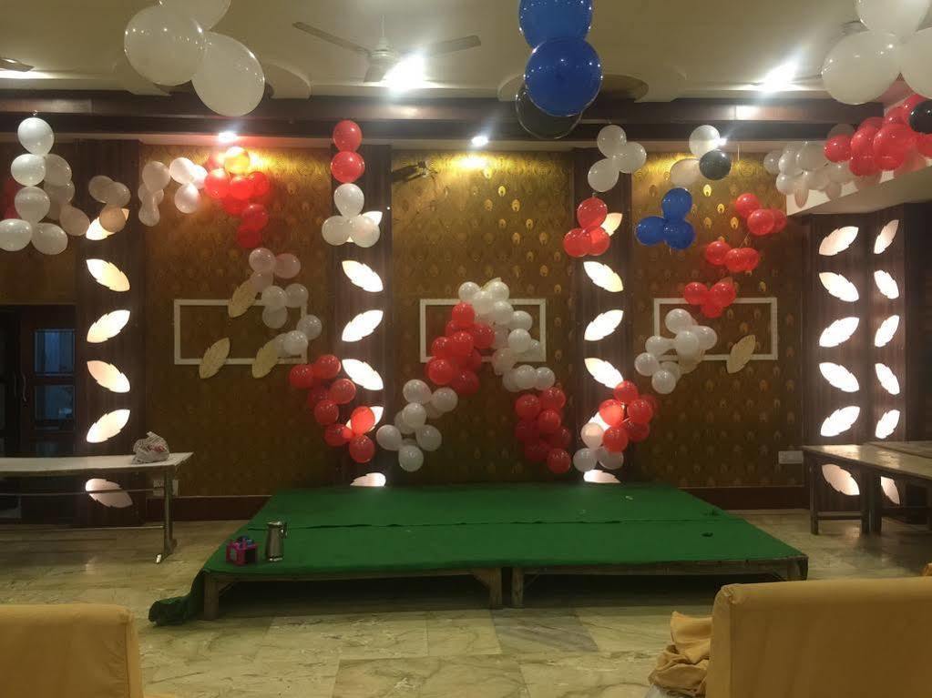 Sheel Gopal Vision Hotel Mathura Eksteriør billede