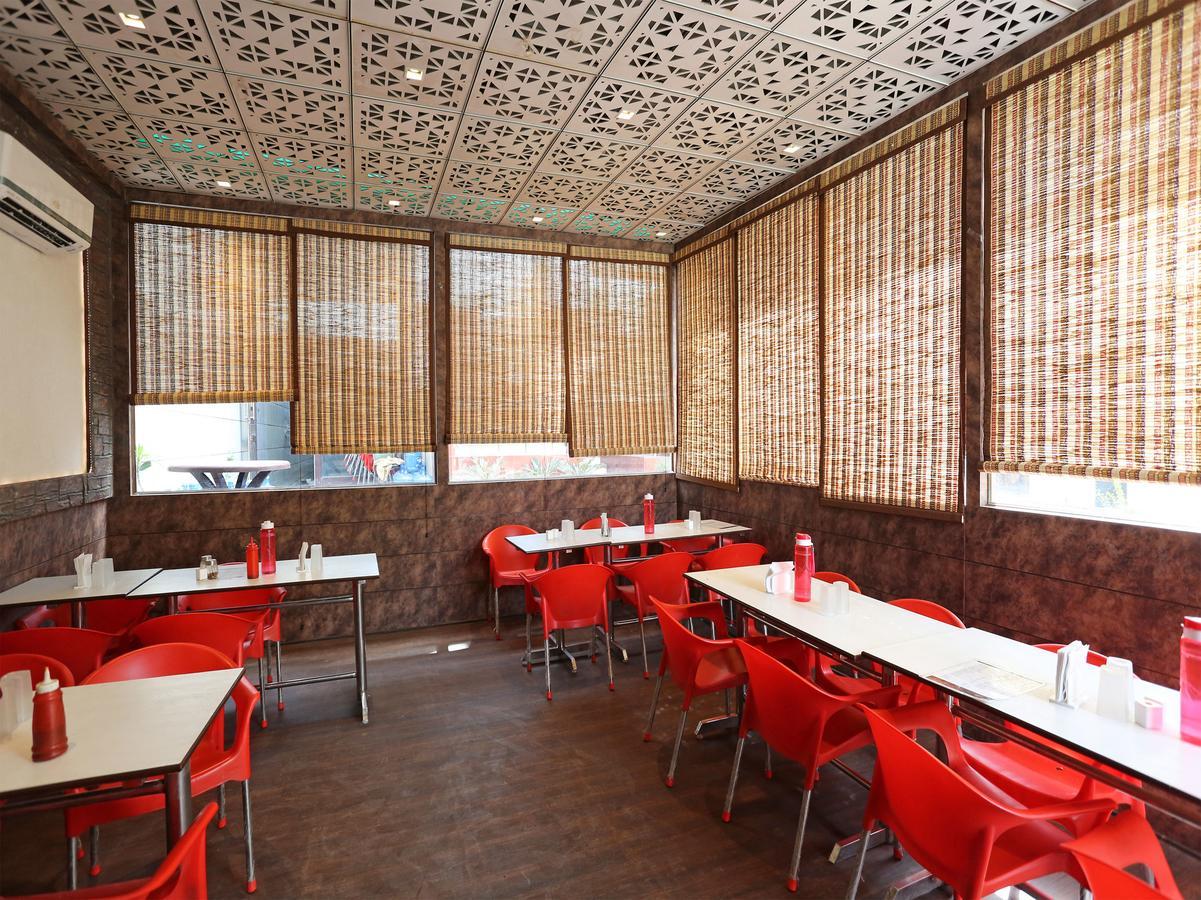 Sheel Gopal Vision Hotel Mathura Eksteriør billede
