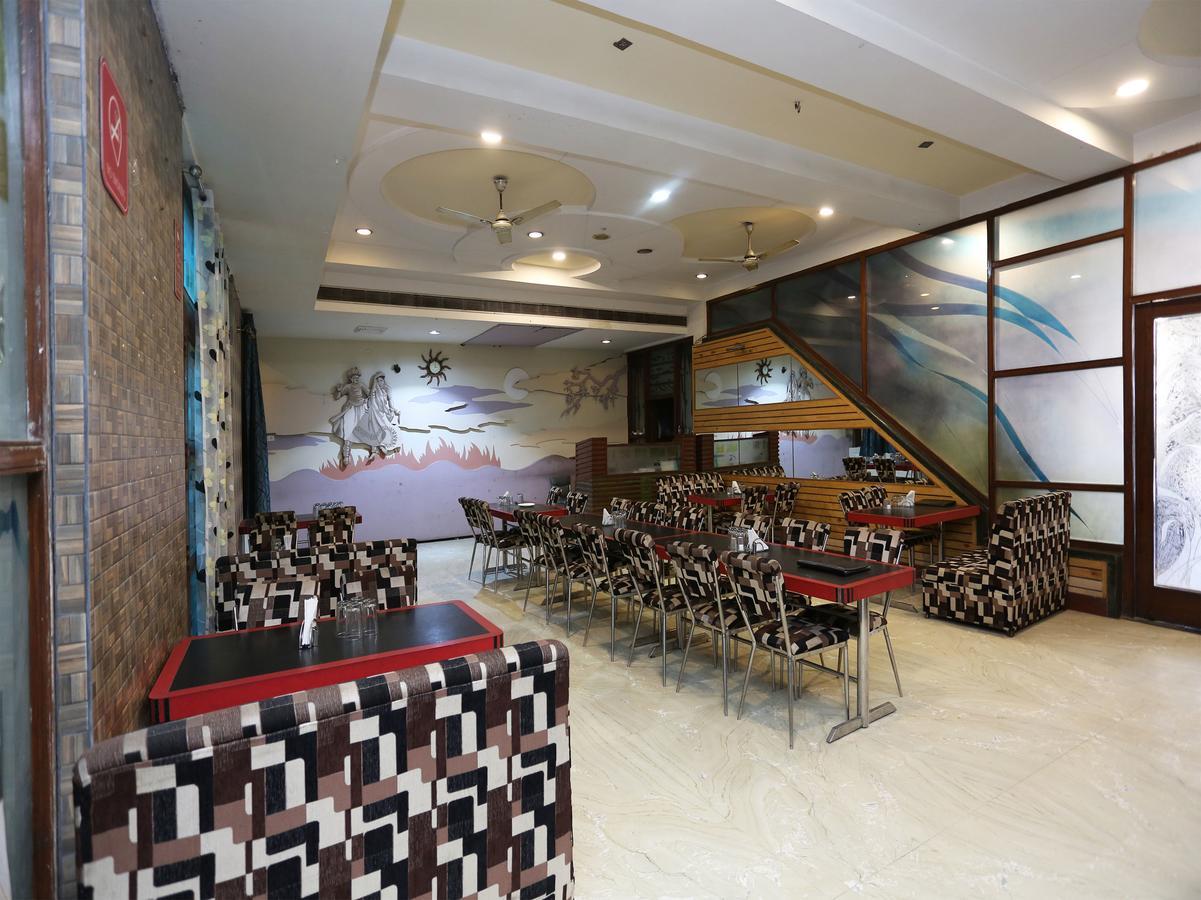 Sheel Gopal Vision Hotel Mathura Eksteriør billede