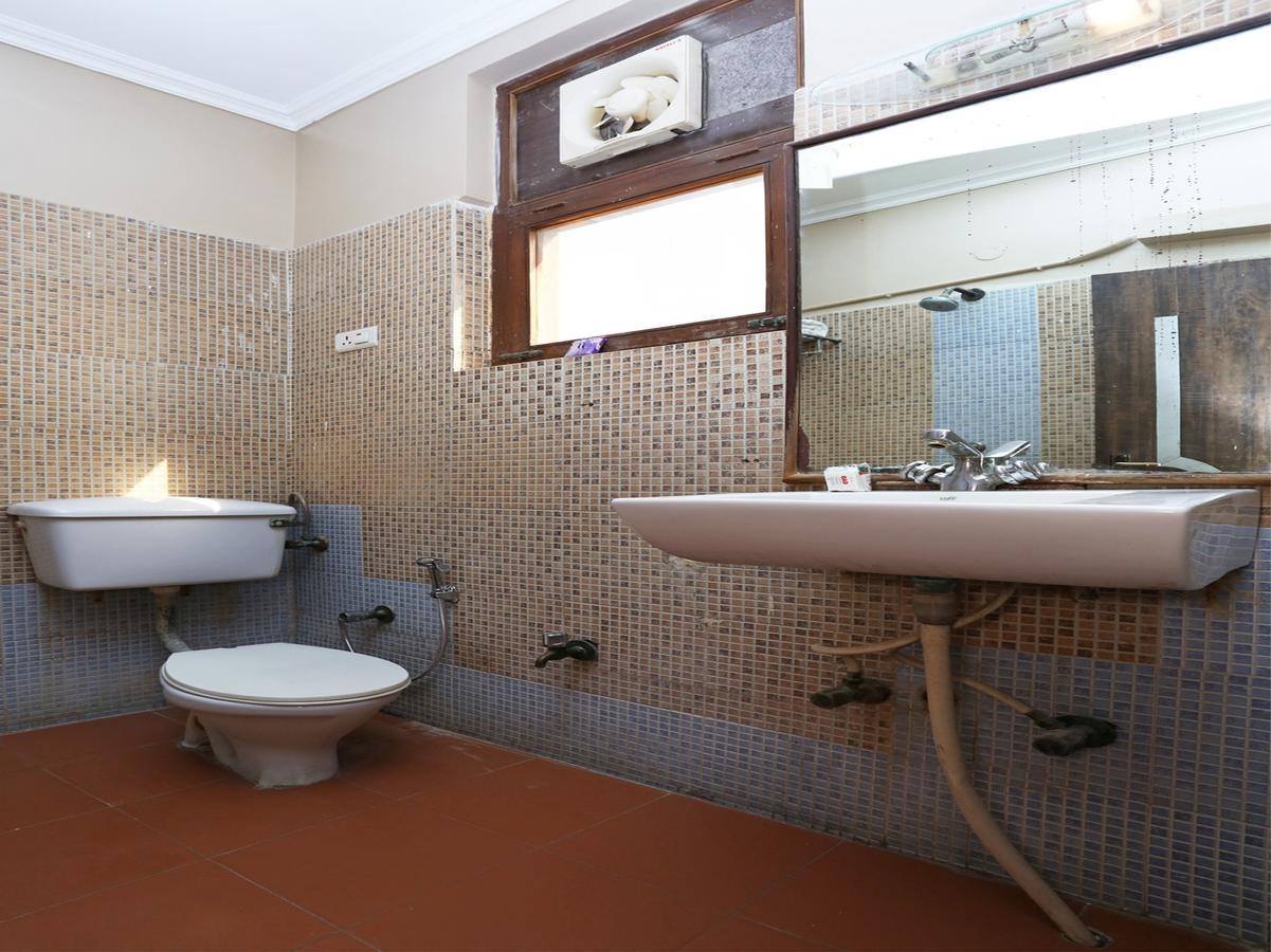 Sheel Gopal Vision Hotel Mathura Eksteriør billede