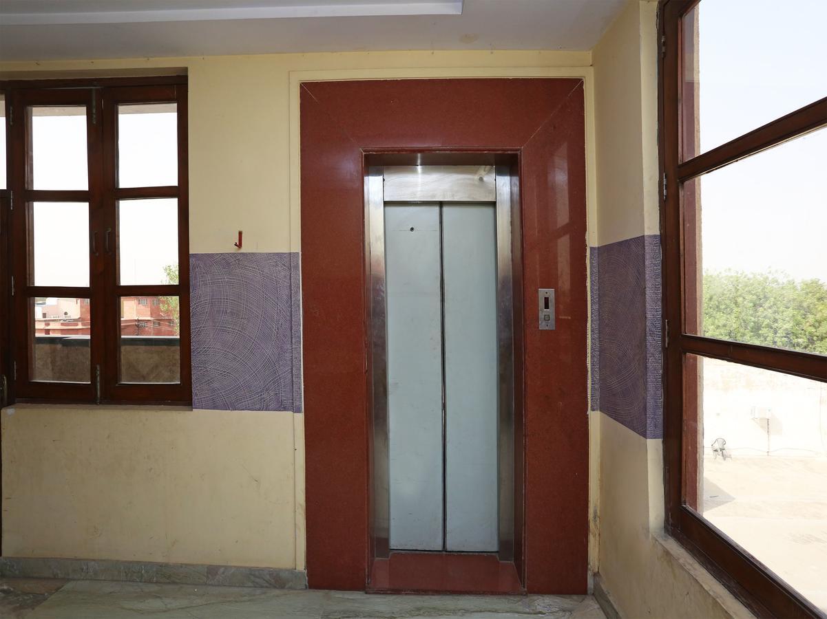 Sheel Gopal Vision Hotel Mathura Eksteriør billede