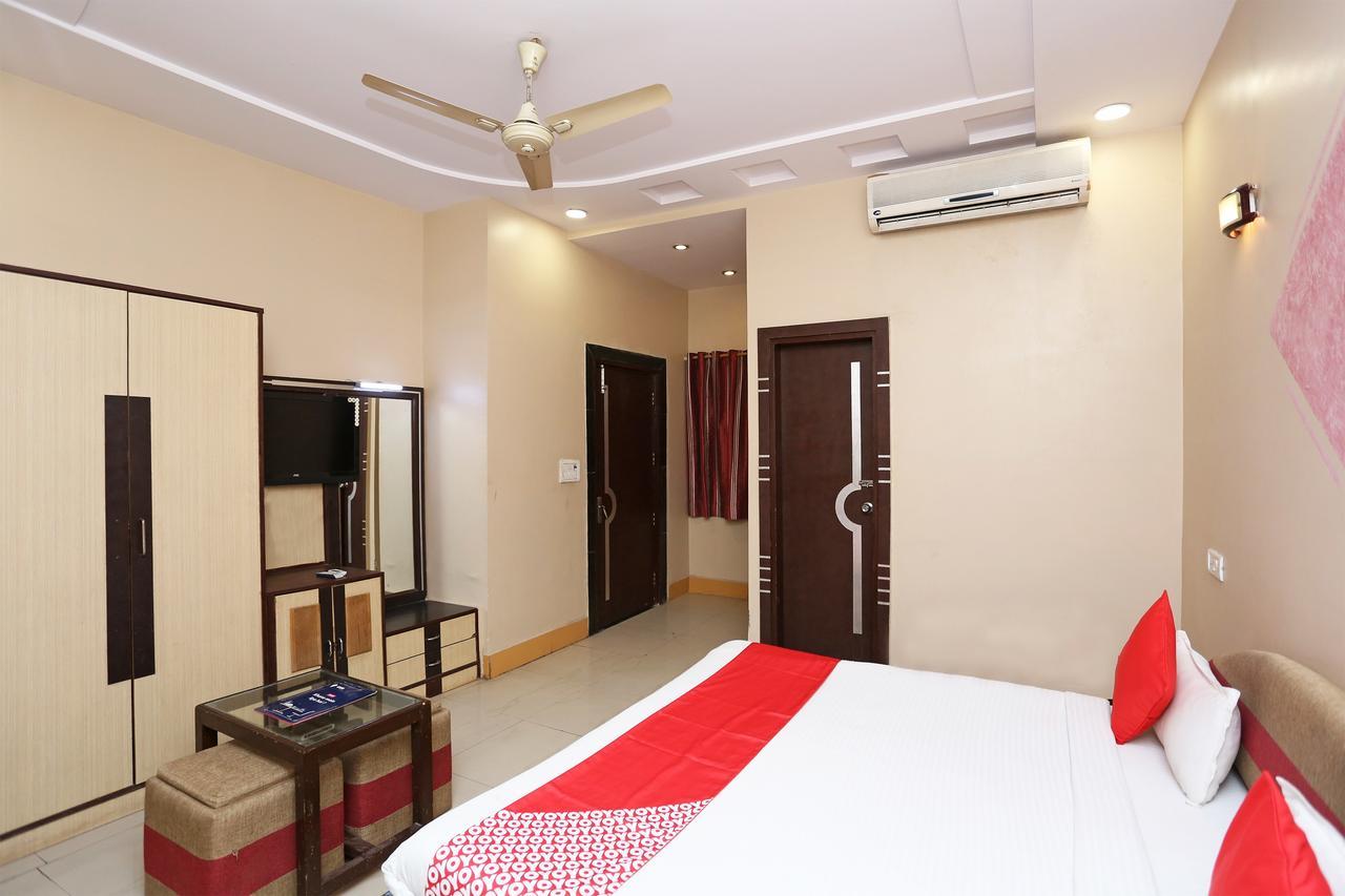 Sheel Gopal Vision Hotel Mathura Eksteriør billede