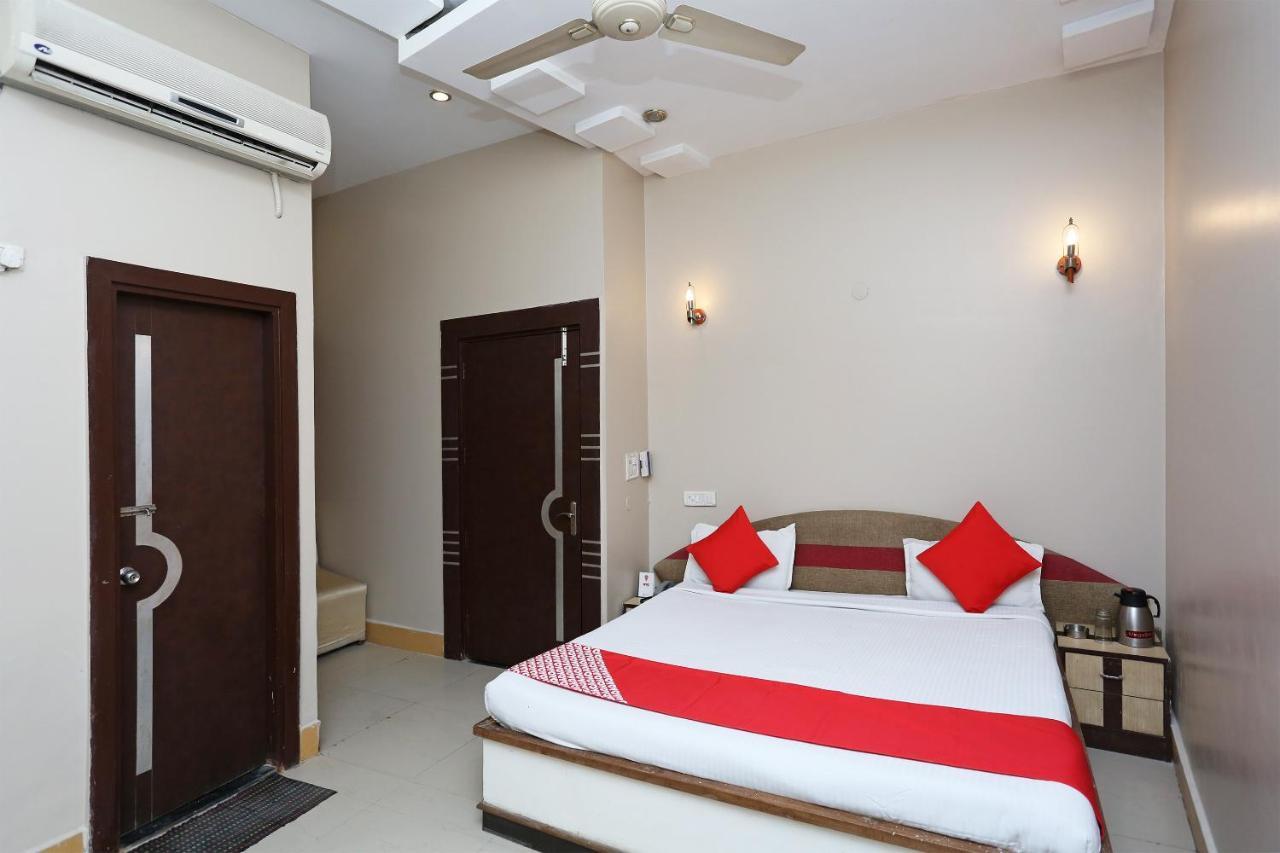 Sheel Gopal Vision Hotel Mathura Eksteriør billede