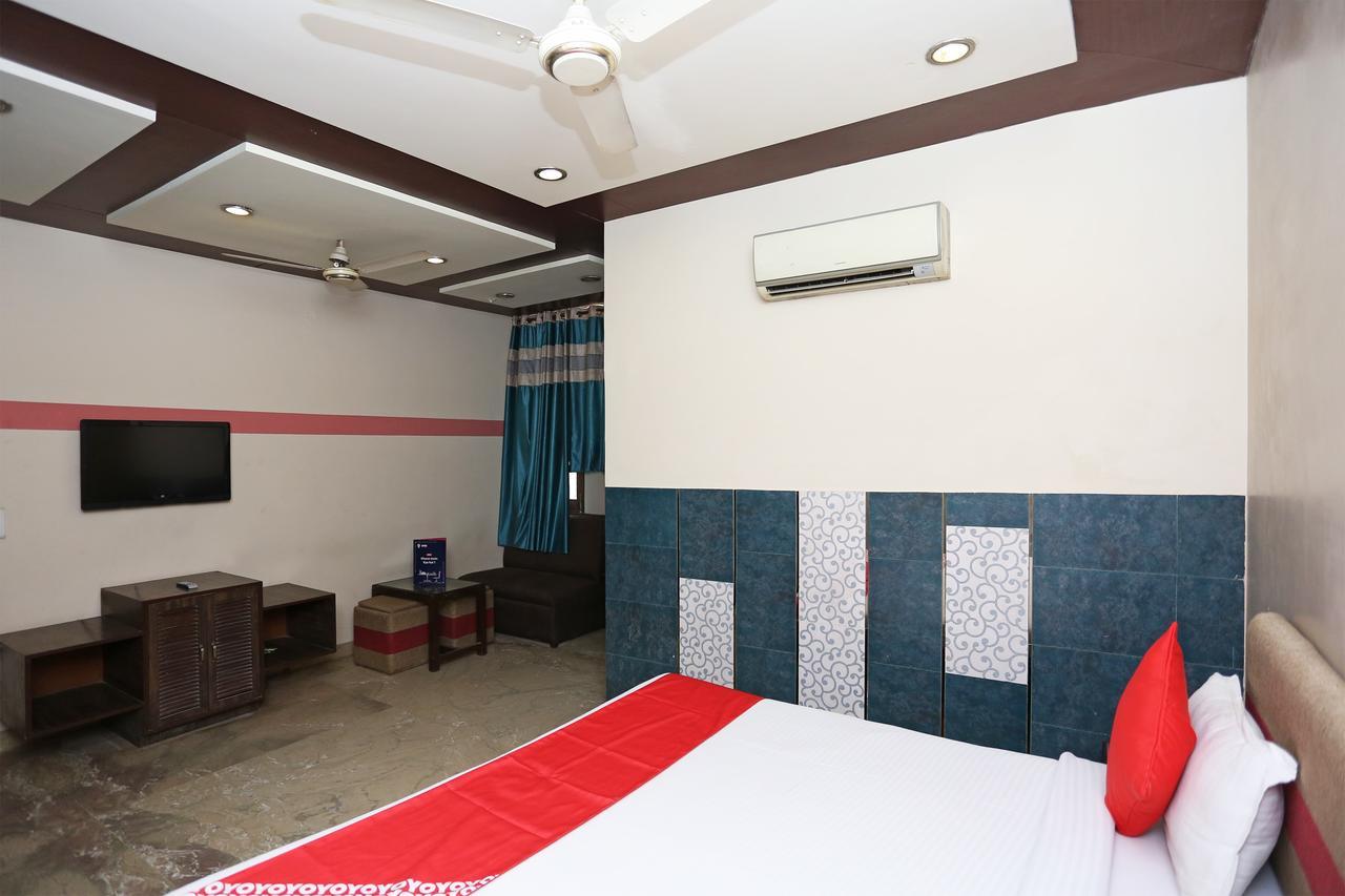 Sheel Gopal Vision Hotel Mathura Eksteriør billede