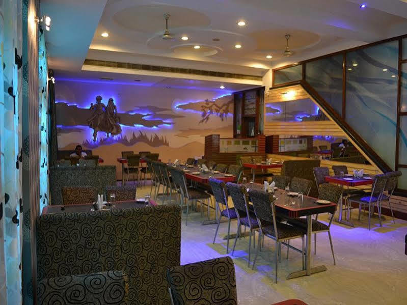 Sheel Gopal Vision Hotel Mathura Eksteriør billede